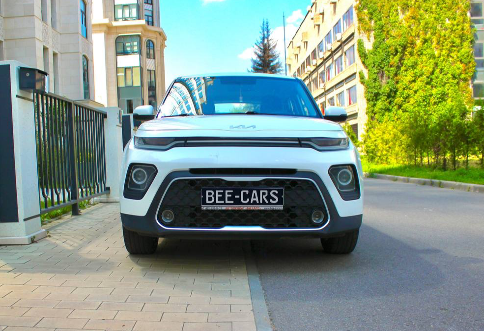 Аренда kia soul эконом класса 2021 года в городе Москва Славянский бульвар от 3300 руб./сутки, передний привод, двигатель: бензин, объем 1.6 литров, каско (Мультидрайв), ОСАГО (Мультидрайв), без водителя, недорого, вид 2 - RentRide