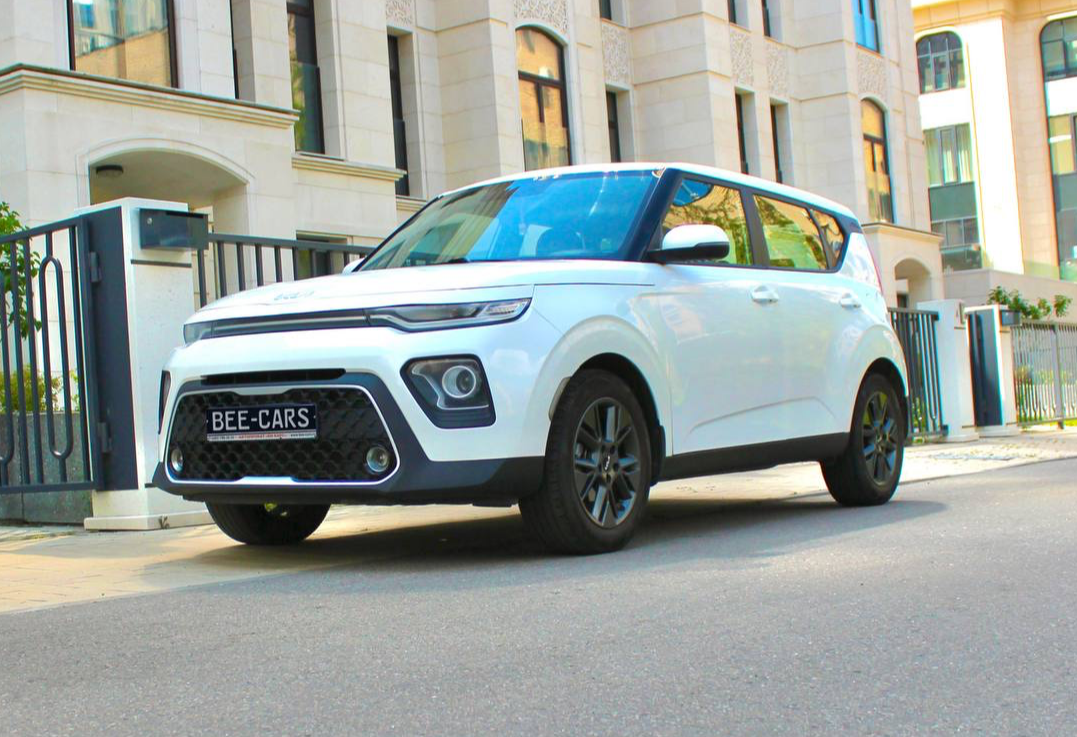Аренда kia soul эконом класса 2021 года в городе Москва Славянский бульвар от 3300 руб./сутки, передний привод, двигатель: бензин, объем 1.6 литров, каско (Мультидрайв), ОСАГО (Мультидрайв), без водителя, недорого - RentRide