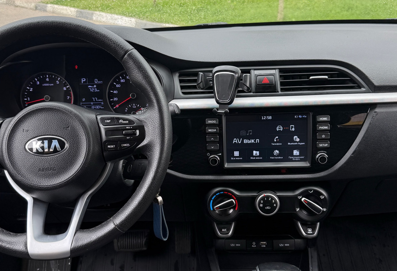 Аренда kia rio-x-line эконом класса 2019 года в городе Москва Бульвар Дмитрия Донского от 1800 руб./сутки, передний привод, двигатель: бензин, объем 1.4 литра, ОСАГО (Мультидрайв), без водителя, недорого, вид 6 - RentRide