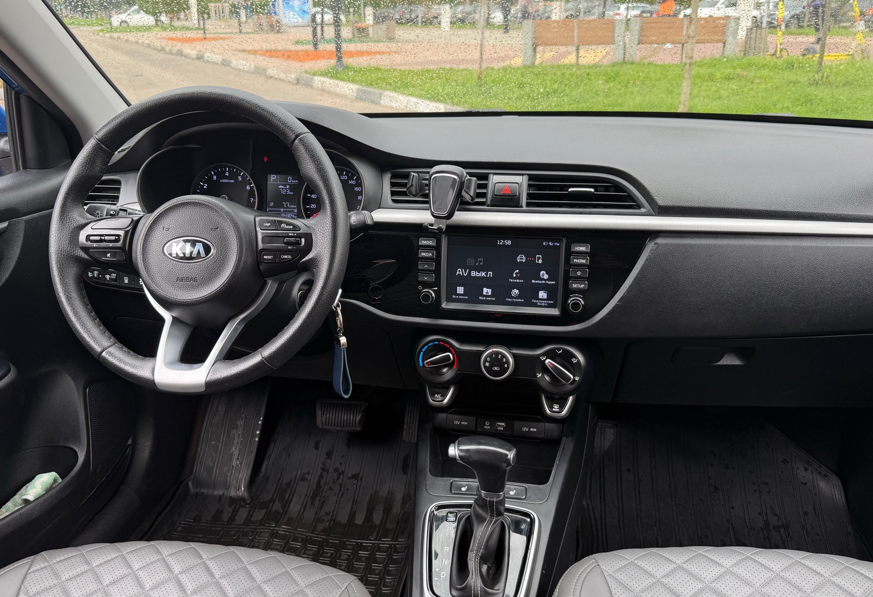 Аренда kia rio-x-line эконом класса 2019 года в городе Москва Бульвар Дмитрия Донского от 1800 руб./сутки, передний привод, двигатель: бензин, объем 1.4 литра, ОСАГО (Мультидрайв), без водителя, недорого, вид 8 - RentRide