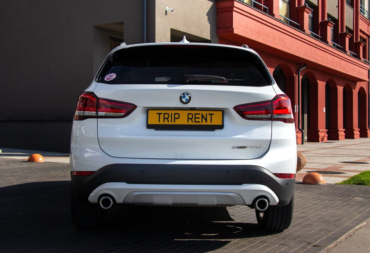 Аренда bmw x1 бизнес класса 2021 года в городе Москва от 5192 руб./сутки, передний привод, двигатель: бензин, объем 2 литра, ОСАГО (Мультидрайв), без водителя, недорого, вид 8 - RentRide