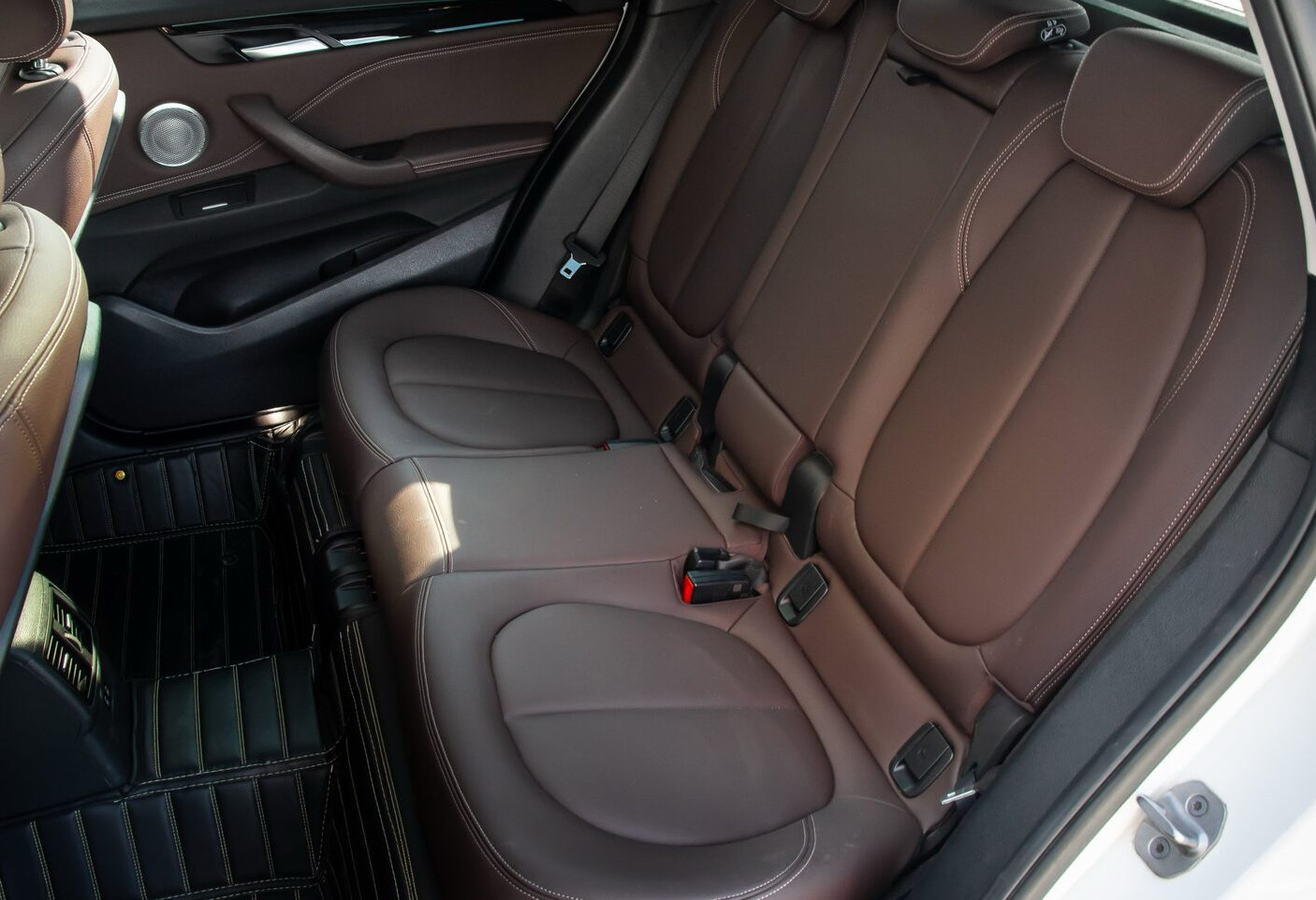 Аренда bmw x1 бизнес класса 2021 года в городе Москва от 5192 руб./сутки, передний привод, двигатель: бензин, объем 2 литра, ОСАГО (Мультидрайв), без водителя, недорого, вид 7 - RentRide