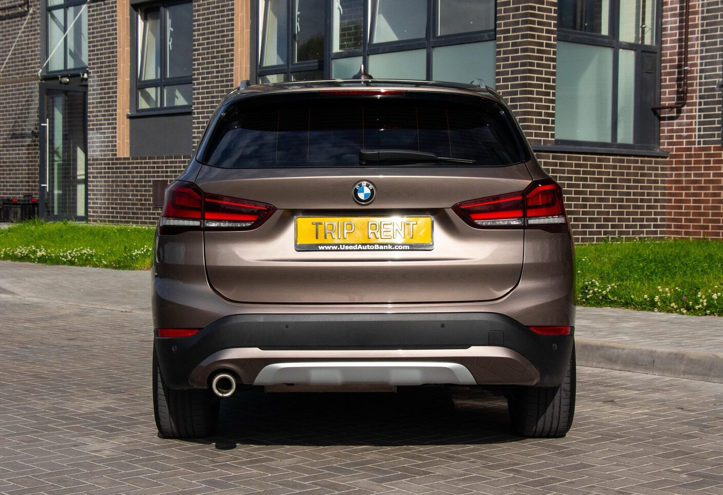 Аренда bmw x1 бизнес класса 2020 года в городе Москва от 5192 руб./сутки, передний привод, двигатель: дизель, объем 1.5 литров, ОСАГО (Мультидрайв), без водителя, недорого, вид 8 - RentRide