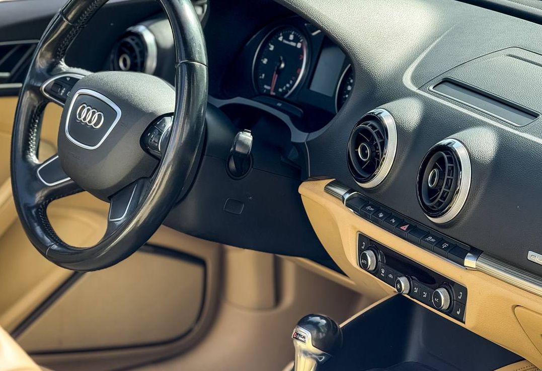 Аренда audi a3 бизнес класса 2016 года в городе Москва от 6400 руб./сутки, полный привод, двигатель: бензин, ОСАГО (Мультидрайв), без водителя, недорого, вид 4 - RentRide