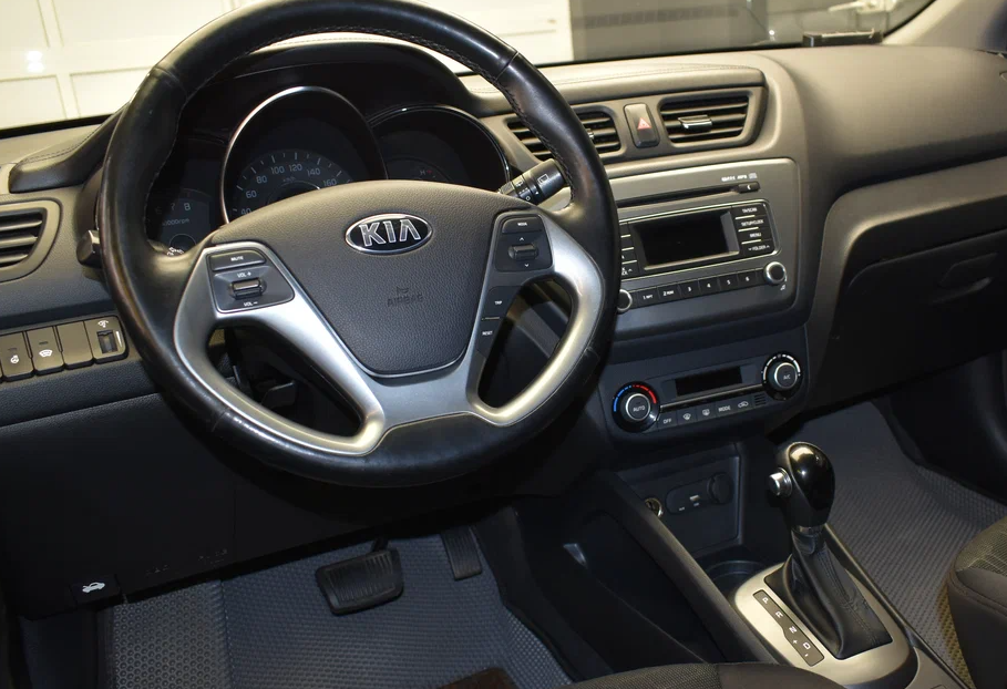 Аренда kia rio эконом класса 2015 года в городе Москва Ольховая от 2399 руб./сутки, передний привод, двигатель: бензин, объем 1.6 литров, ОСАГО (Впишу в полис), без водителя, недорого, вид 7 - RentRide