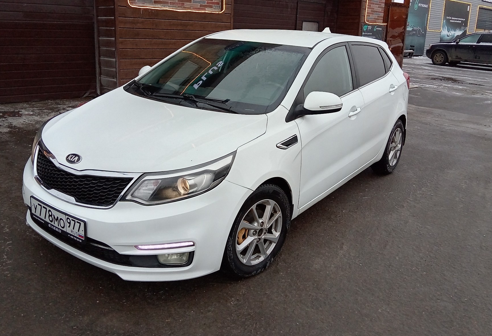 Аренда kia rio эконом класса 2015 года в городе Москва Ольховая от 1590 руб./сутки, передний привод, двигатель: бензин, объем 1.6 литров, ОСАГО (Впишу в полис), без водителя, недорого, вид 8 - RentRide