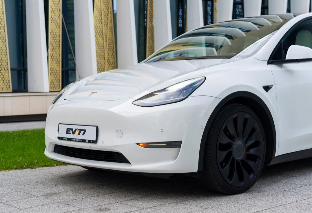 Аренда tesla model-y премиум класса 2020 года в городе Москва Ленинский проспект от 15992 руб./сутки, полный привод, ОСАГО (Мультидрайв), без водителя, недорого, вид 2 - RentRide