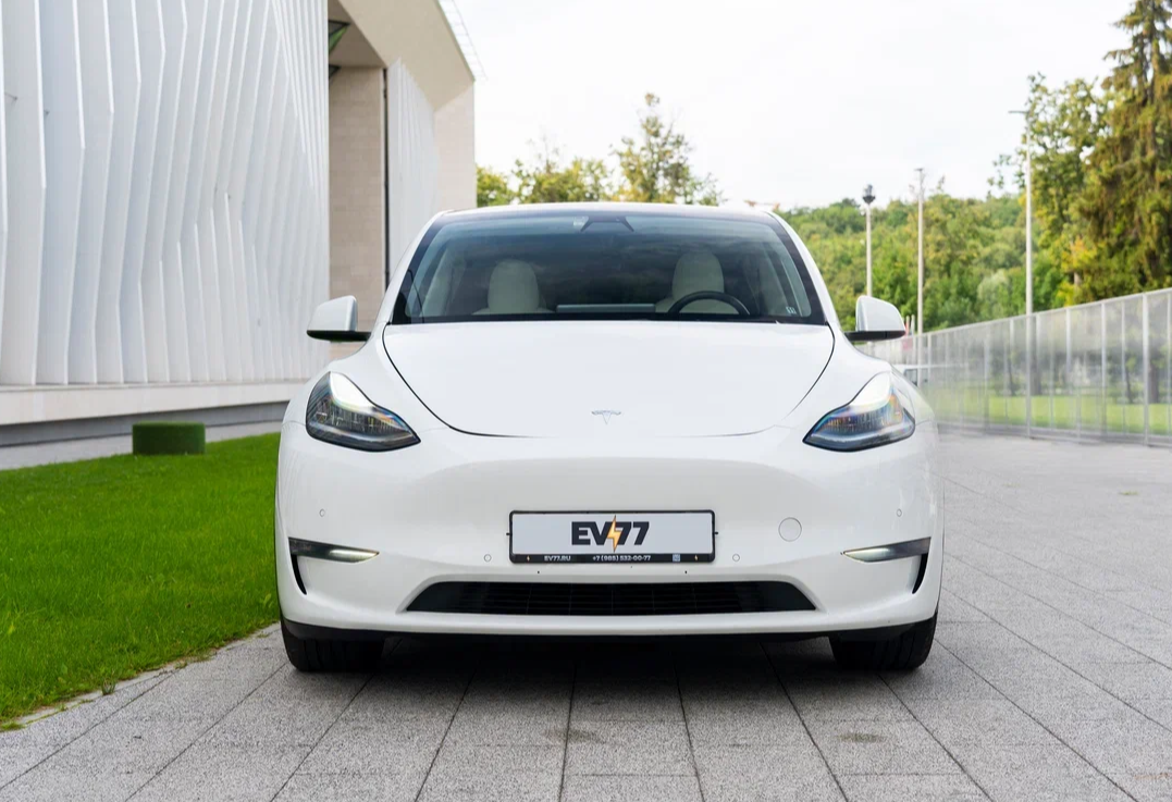 Аренда tesla model-y премиум класса 2020 года в городе Москва Ленинский проспект от 15992 руб./сутки, полный привод, ОСАГО (Мультидрайв), без водителя, недорого, вид 4 - RentRide