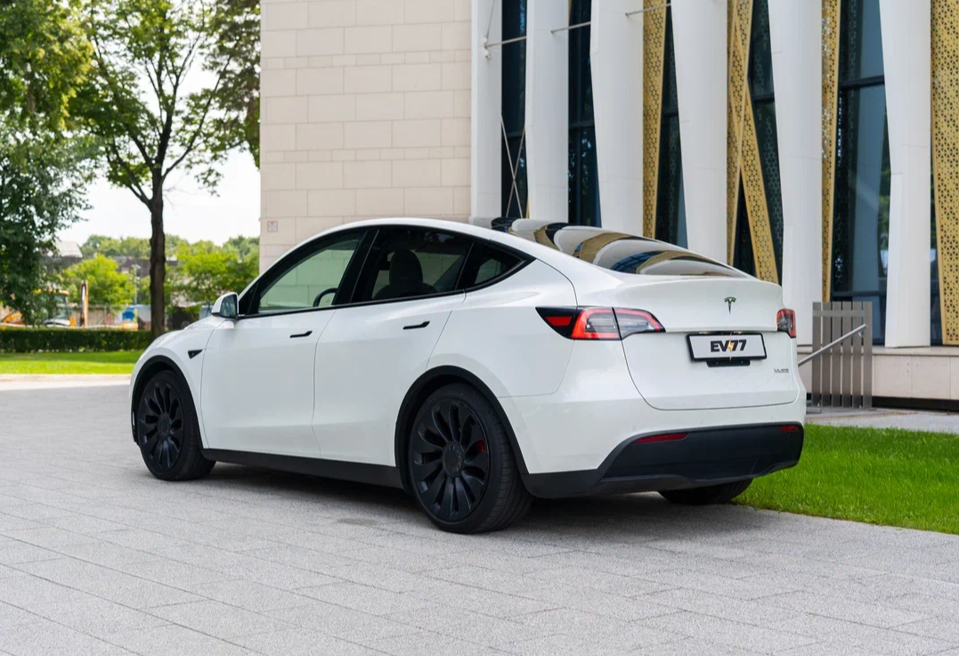 Аренда tesla model-y премиум класса 2020 года в городе Москва Ленинский проспект от 15992 руб./сутки, полный привод, ОСАГО (Мультидрайв), без водителя, недорого, вид 5 - RentRide