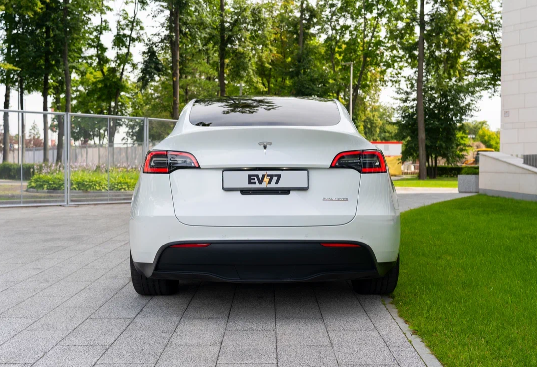 Аренда tesla model-y премиум класса 2020 года в городе Москва Ленинский проспект от 15992 руб./сутки, полный привод, ОСАГО (Мультидрайв), без водителя, недорого, вид 6 - RentRide