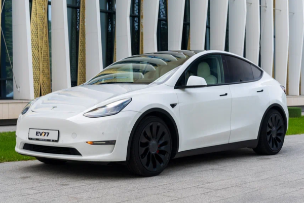 Прокат авто tesla model-y премиум класса 2020 года в городе Москва Ленинский проспект от 15992 руб./сутки, полный привод, ОСАГО (Мультидрайв), без водителя, недорого - RentRide