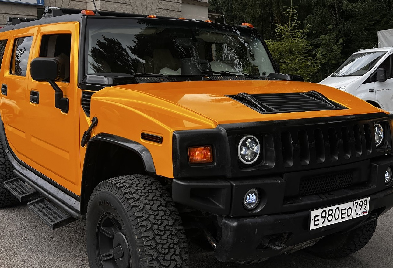 Аренда hummer h2 премиум класса 2003 года в городе Москва Аннино от 14999 руб./сутки, полный привод, двигатель: бензин, объем 6 литров, ОСАГО (Впишу в полис), без водителя, недорого - RentRide