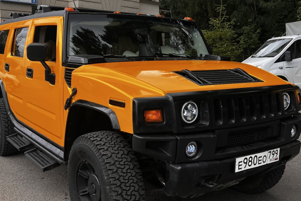Прокат авто hummer h2 премиум класса 2003 года в городе Москва Аннино от 14999 руб./сутки, полный привод, двигатель: бензин, объем 6 литров, ОСАГО (Впишу в полис), без водителя, недорого - RentRide