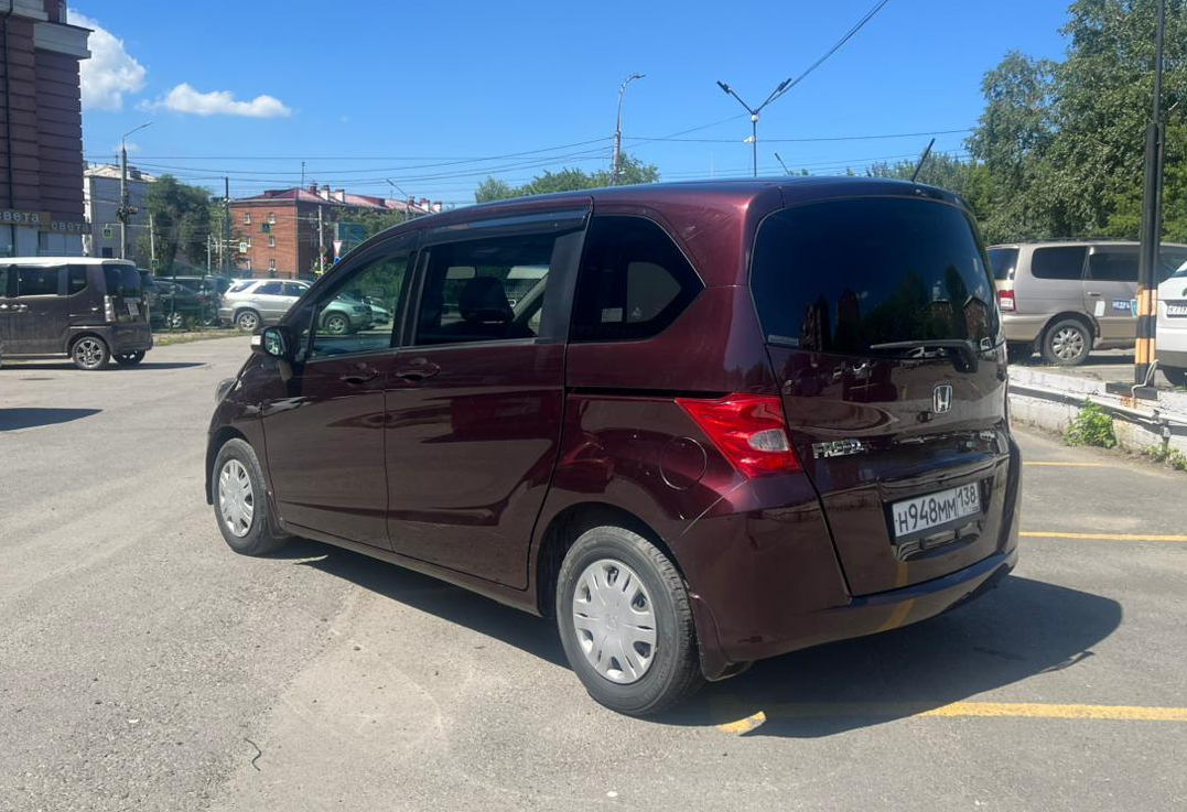 Аренда honda freed эконом класса 2011 года в городе Москва от 2400 руб./сутки, передний привод, двигатель: бензин, объем 1.5 литров, ОСАГО (Мультидрайв), без водителя, недорого, вид 3 - RentRide