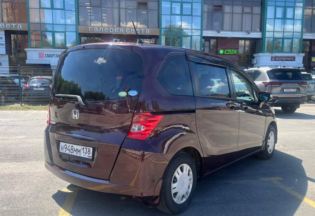 Аренда honda freed эконом класса 2011 года в городе Москва от 2400 руб./сутки, передний привод, двигатель: бензин, объем 1.5 литров, ОСАГО (Мультидрайв), без водителя, недорого, вид 2 - RentRide