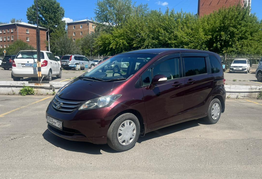 Аренда honda freed эконом класса 2011 года в городе Москва от 2400 руб./сутки, передний привод, двигатель: бензин, объем 1.5 литров, ОСАГО (Мультидрайв), без водителя, недорого, вид 4 - RentRide