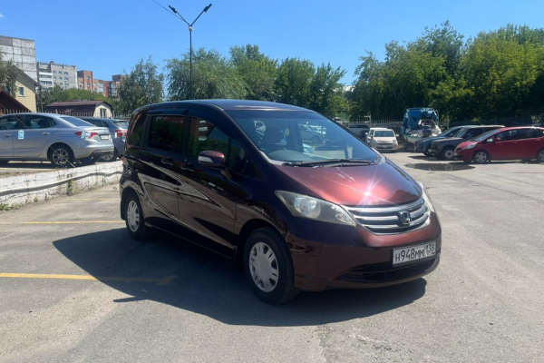 Прокат авто honda freed эконом класса 2011 года в городе Иркутск от 2400 руб./сутки, передний привод, двигатель: бензин, объем 1.5 литров, ОСАГО (Мультидрайв), без водителя, недорого - RentRide