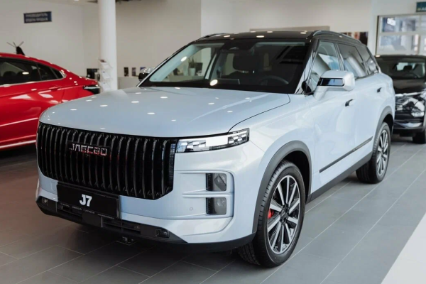 Прокат авто jaecoo j7 бизнес класса 2023 года в городе Казань от 5440 руб./сутки, полный привод, двигатель: бензин, объем 1.6 литров, каско (Мультидрайв), ОСАГО (Мультидрайв), без водителя, недорого - RentRide