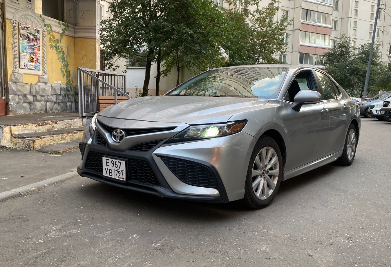 Аренда toyota camry комфорт класса 2020 года в городе Москва Новые Черемушки от 3500 руб./сутки, передний привод, двигатель: бензин, объем 2.5 литров, ОСАГО (Впишу в полис), без водителя, недорого, вид 10 - RentRide