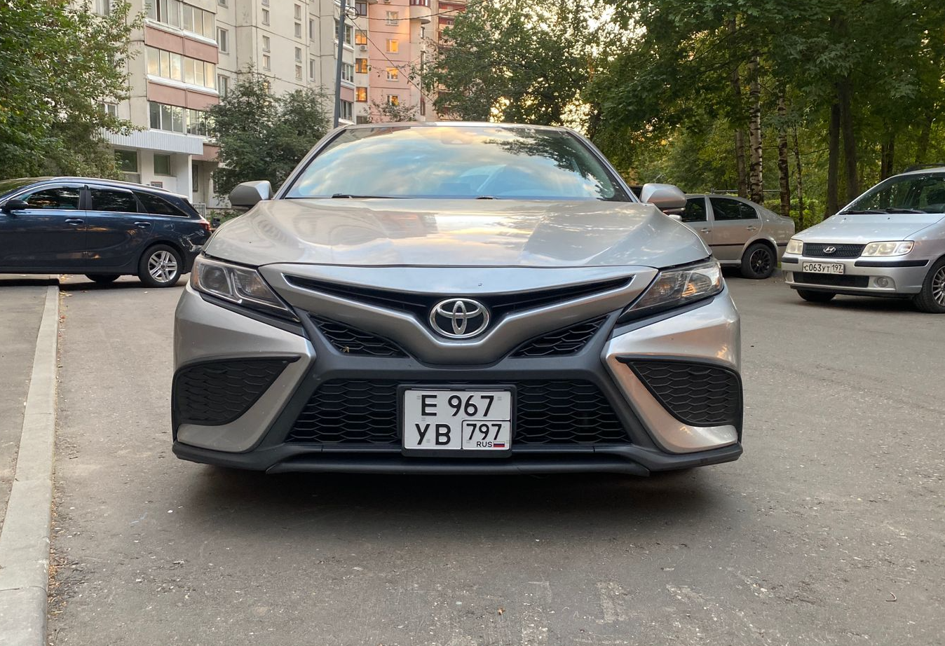 Аренда toyota camry комфорт класса 2020 года в городе Москва Новые Черемушки от 3500 руб./сутки, передний привод, двигатель: бензин, объем 2.5 литров, ОСАГО (Впишу в полис), без водителя, недорого, вид 8 - RentRide