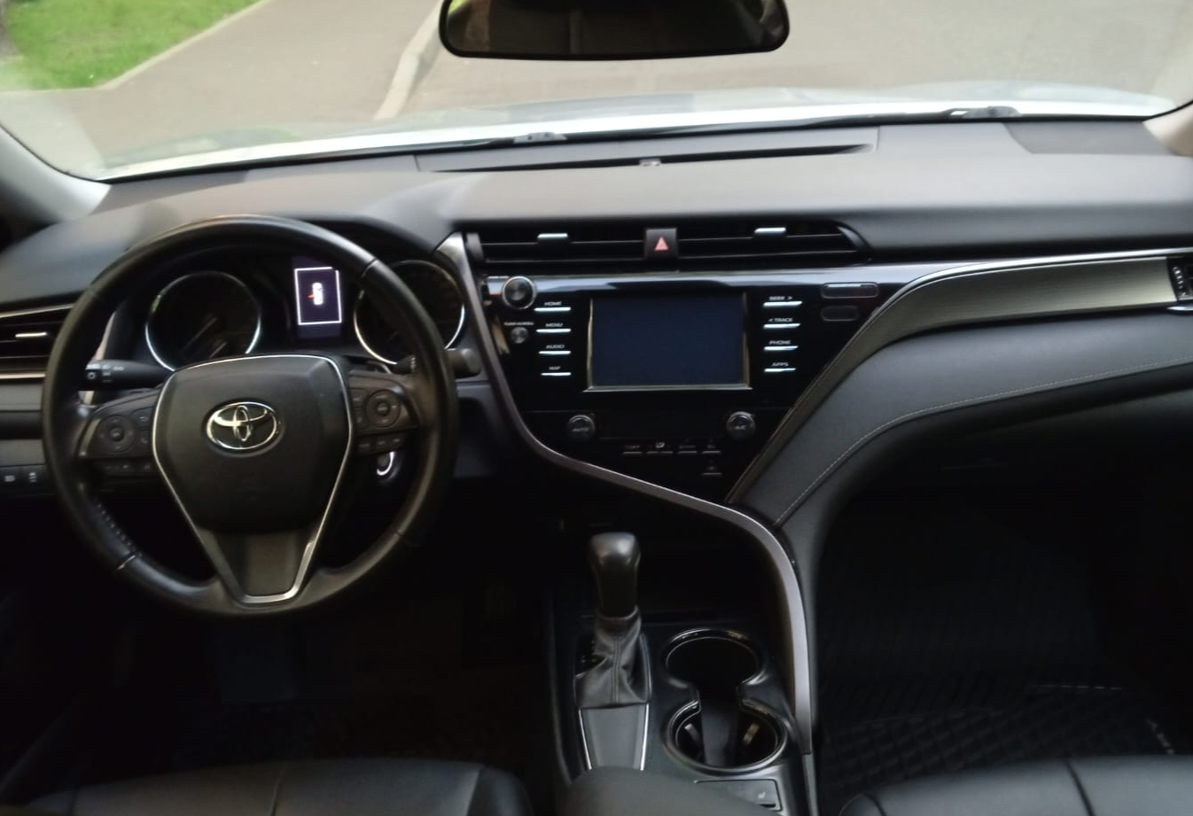 Аренда toyota camry комфорт класса 2020 года в городе Москва Новые Черемушки от 3500 руб./сутки, передний привод, двигатель: бензин, объем 2.5 литров, ОСАГО (Впишу в полис), без водителя, недорого, вид 5 - RentRide