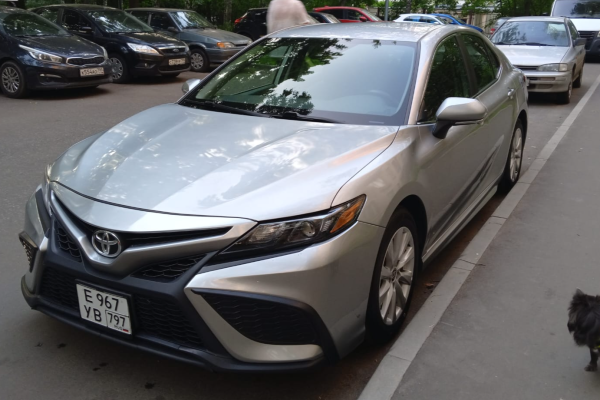 Прокат авто toyota camry комфорт класса 2020 года в городе Москва Новые Черемушки от 3500 руб./сутки, передний привод, двигатель: бензин, объем 2.5 литров, ОСАГО (Впишу в полис), без водителя, недорого - RentRide