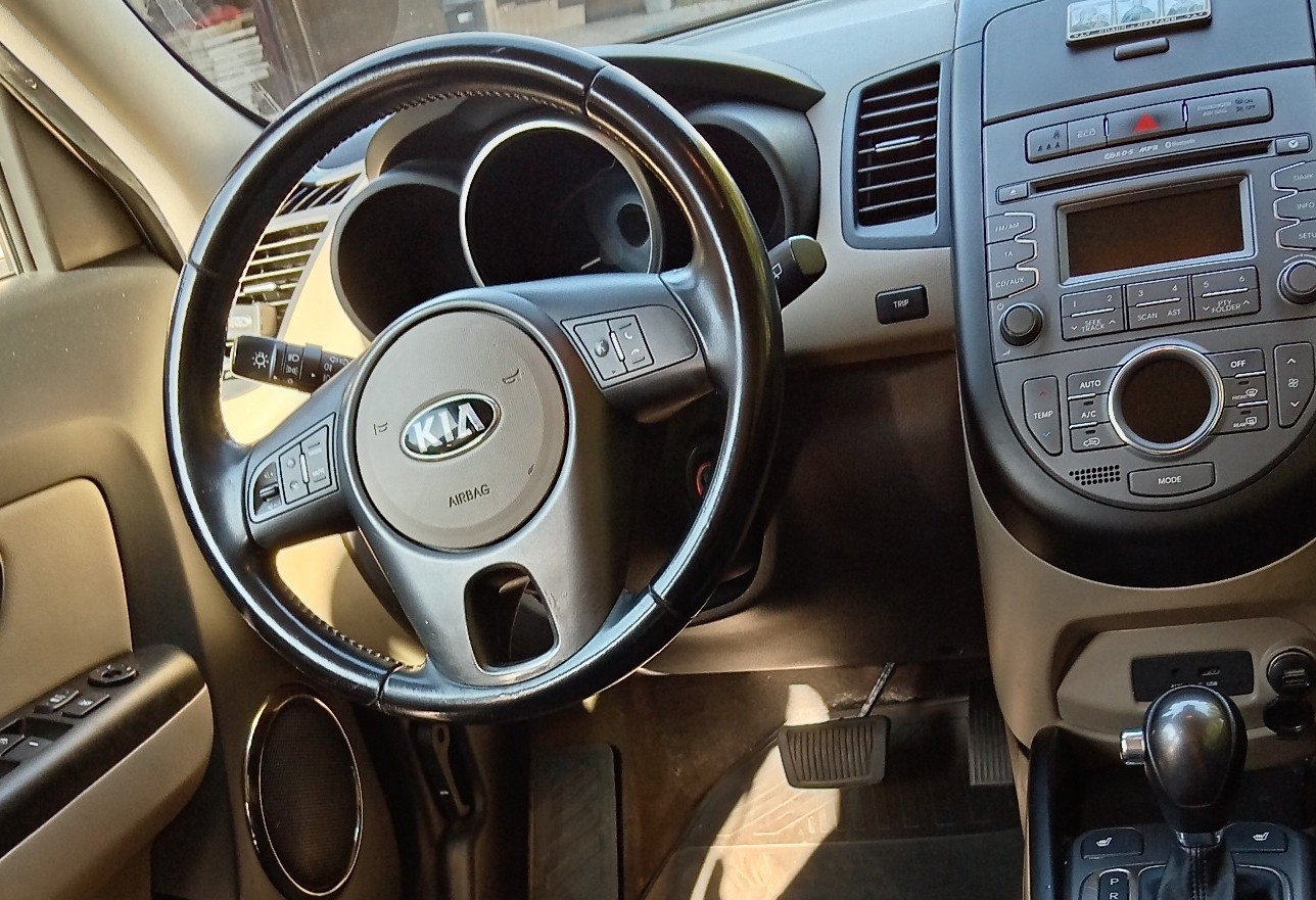 Аренда kia soul эконом класса 2013 года в городе Москва Ольховая от 1830 руб./сутки, передний привод, двигатель: бензин, объем 1.6 литров, ОСАГО (Впишу в полис), без водителя, недорого, вид 6 - RentRide