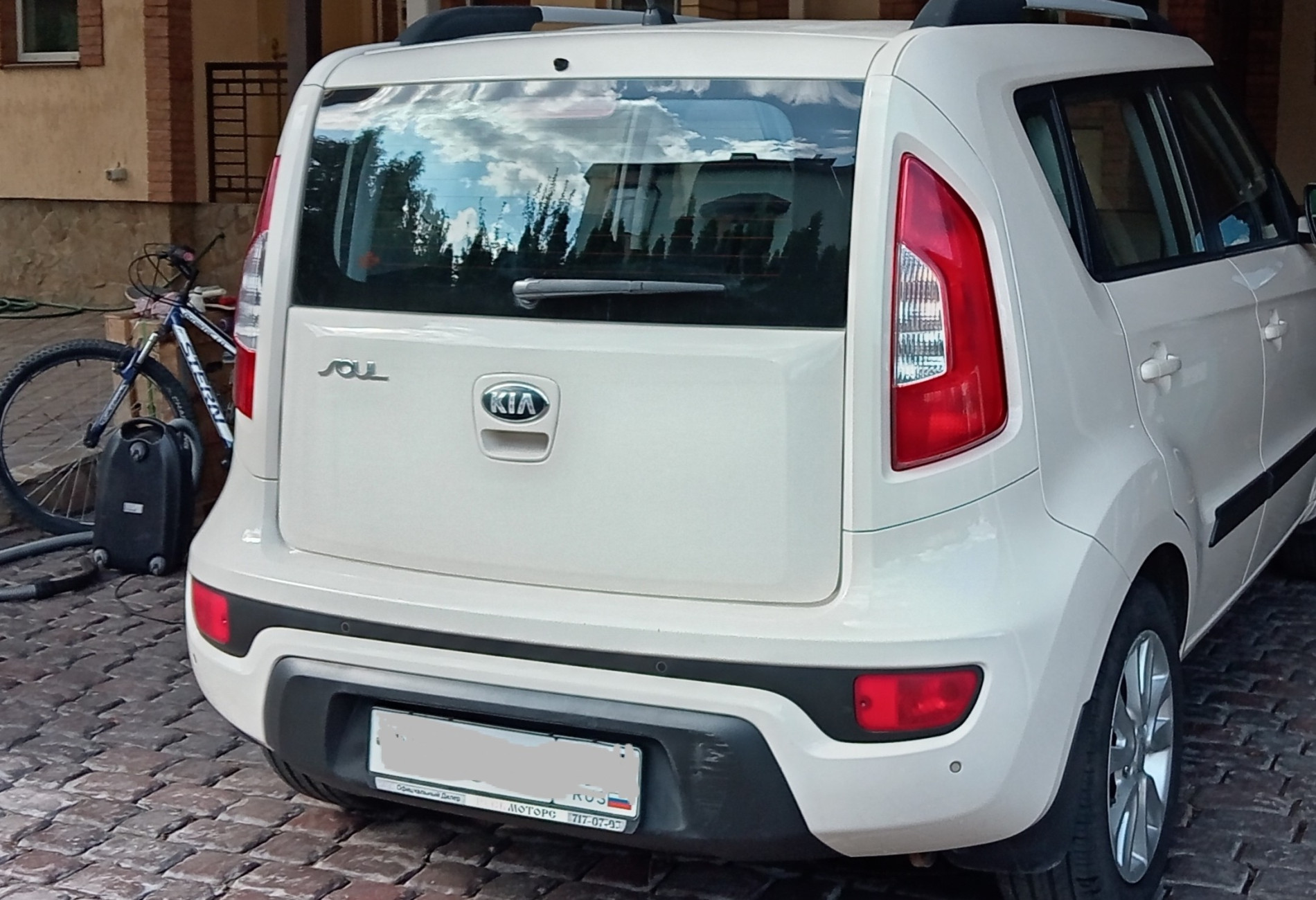 Аренда kia soul эконом класса 2013 года в городе Москва Ольховая от 1790 руб./сутки, передний привод, двигатель: бензин, объем 1.6 литров, ОСАГО (Впишу в полис), без водителя, недорого, вид 9 - RentRide