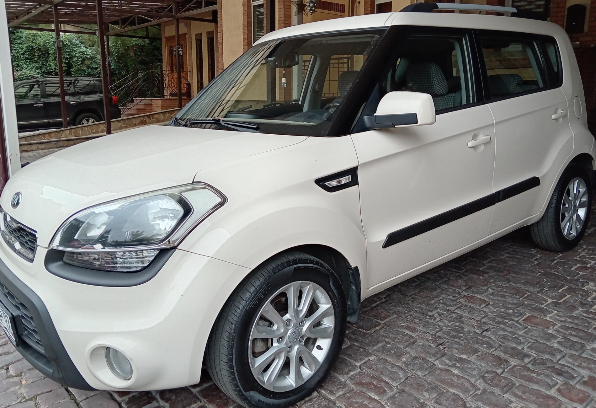 Аренда kia soul эконом класса 2013 года в городе Москва Ольховая от 1830 руб./сутки, передний привод, двигатель: бензин, объем 1.6 литров, ОСАГО (Впишу в полис), без водителя, недорого, вид 2 - RentRide
