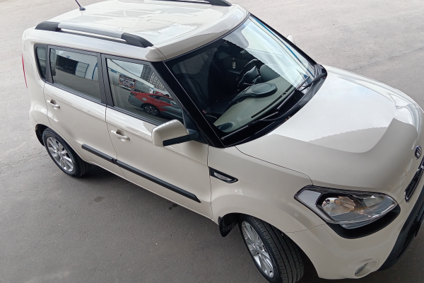 Прокат авто kia soul эконом класса 2013 года в городе Москва Ольховая от 1830 руб./сутки, передний привод, двигатель: бензин, объем 1.6 литров, ОСАГО (Впишу в полис), без водителя, недорого - RentRide