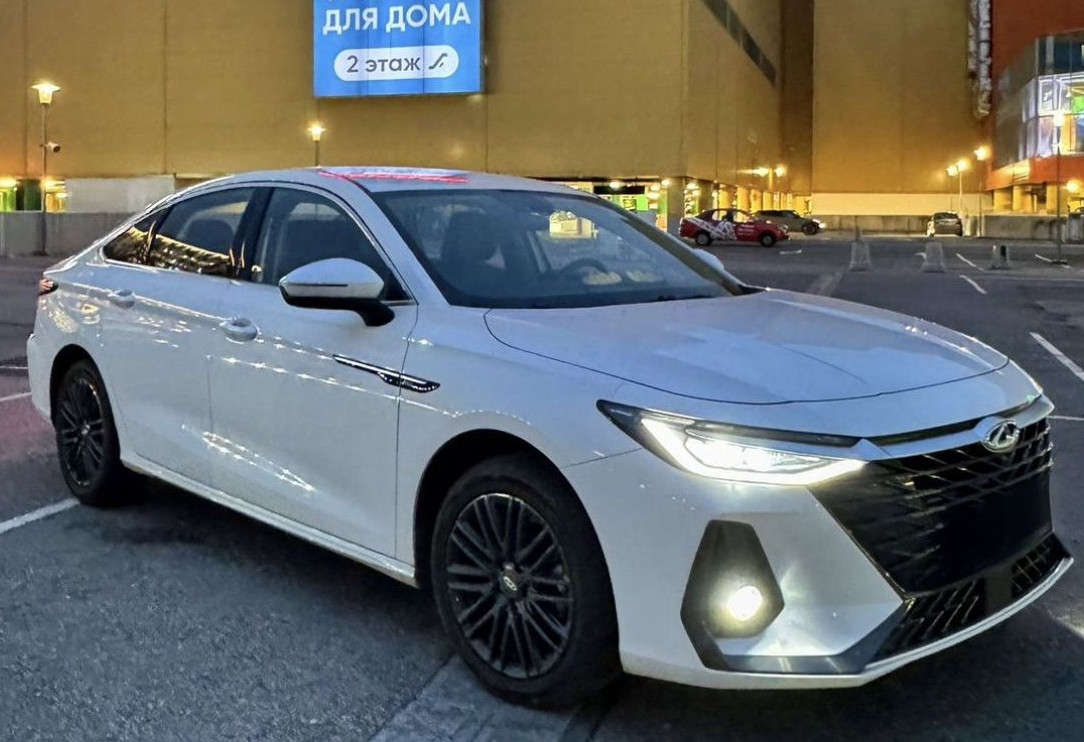Аренда chery arrizo-8 комфорт класса 2024 года в городе Москва Нагорная от 6000 руб./сутки, передний привод, двигатель: бензин, объем 1.6 литров, каско (Мультидрайв), ОСАГО (Мультидрайв), без водителя, недорого, вид 2 - RentRide