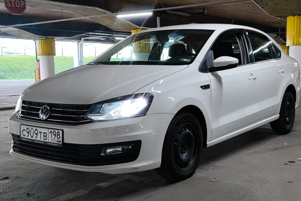Прокат авто volkswagen polo эконом класса 2018 года в городе Санкт-Петербург Озерки от 2000 руб./сутки, передний привод, двигатель: бензин, объем 1.6 литров, ОСАГО (Впишу в полис), без водителя, недорого - RentRide