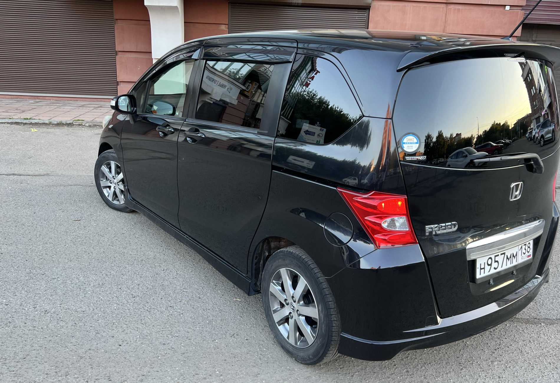 Аренда honda freed эконом класса 2010 года в городе Москва от 2400 руб./сутки, передний привод, двигатель: бензин, объем 1.5 литров, ОСАГО (Мультидрайв), без водителя, недорого, вид 3 - RentRide