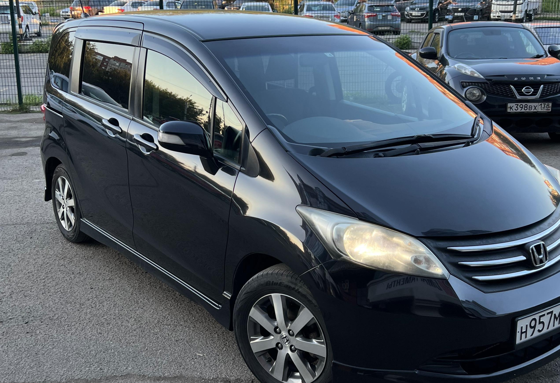 Аренда honda freed эконом класса 2010 года в городе Москва от 2400 руб./сутки, передний привод, двигатель: бензин, объем 1.5 литров, ОСАГО (Мультидрайв), без водителя, недорого - RentRide