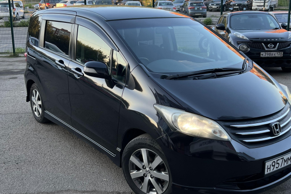 Прокат авто honda freed эконом класса 2010 года в городе Иркутск от 2400 руб./сутки, передний привод, двигатель: бензин, объем 1.5 литров, ОСАГО (Мультидрайв), без водителя, недорого - RentRide