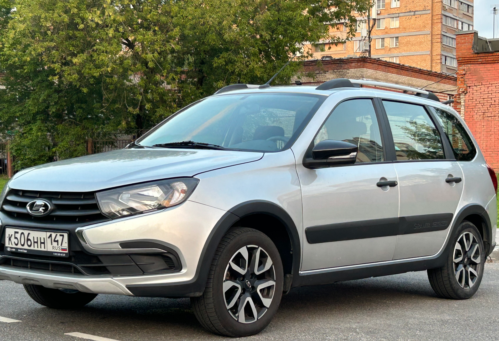 Аренда lada granta эконом класса 2023 года в городе Москва Верхние Лихоборы от 1840 руб./сутки, передний привод, двигатель: бензин, объем 1.6 литров, ОСАГО (Впишу в полис), без водителя, недорого - RentRide