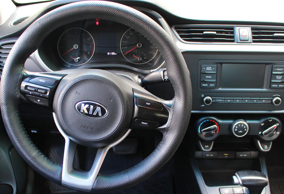 Аренда kia rio эконом класса 2021 года в городе Москва Славянский бульвар от 2400 руб./сутки, передний привод, каско (Мультидрайв), ОСАГО (Мультидрайв), без водителя, недорого, вид 3 - RentRide
