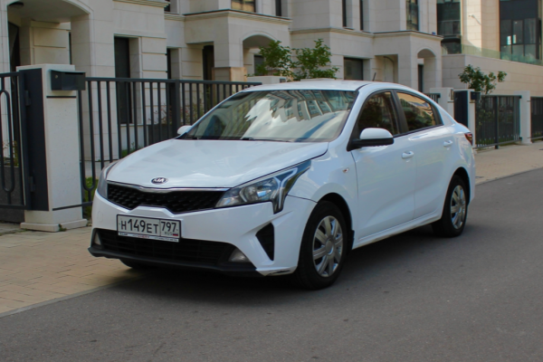 Прокат авто kia rio эконом класса 2021 года в городе Москва Славянский бульвар от 2400 руб./сутки, передний привод, каско (Мультидрайв), ОСАГО (Мультидрайв), без водителя, недорого - RentRide
