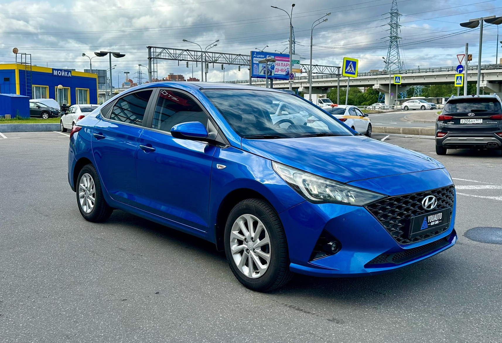 Аренда hyundai solaris эконом класса 2021 года в городе Москва от 2390 руб./сутки, передний привод, двигатель: бензин, объем 1.6 литров, каско (Мультидрайв), ОСАГО (Мультидрайв), без водителя, недорого, вид 3 - RentRide