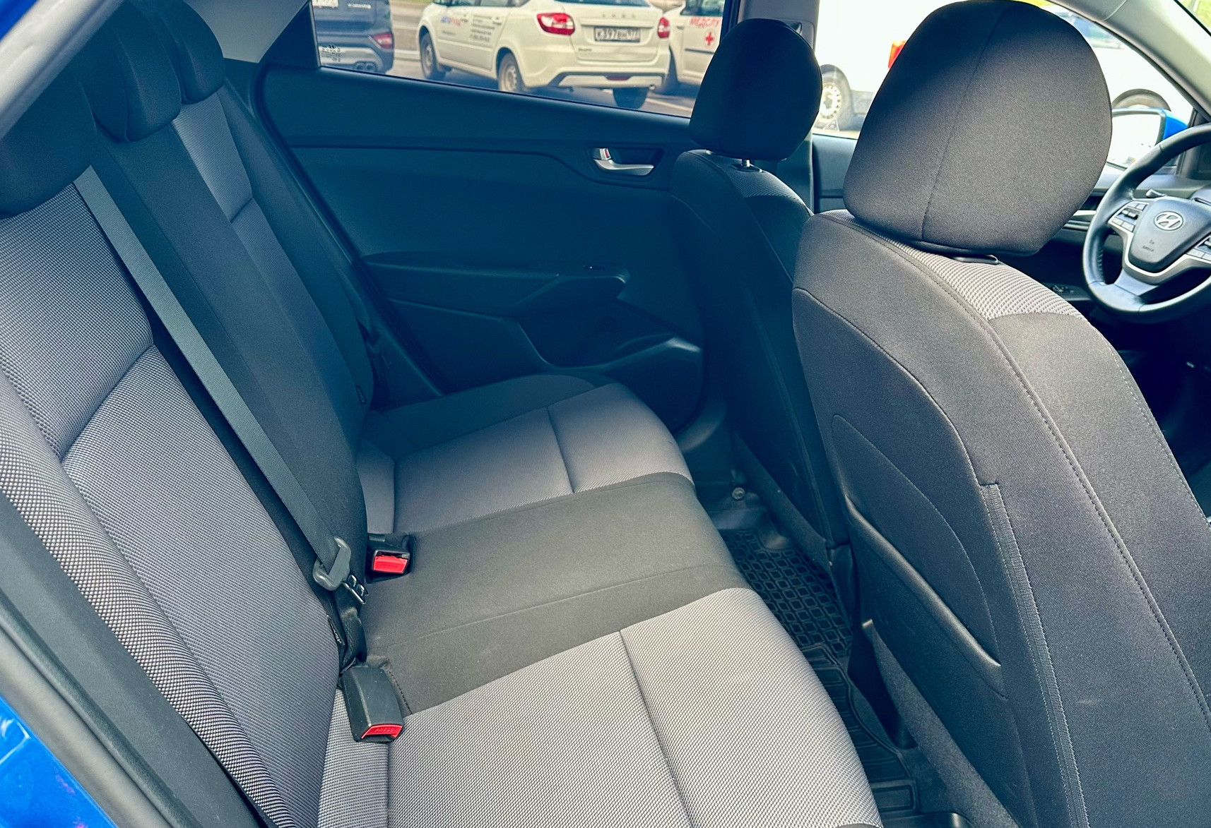 Аренда hyundai solaris эконом класса 2021 года в городе Москва от 2390 руб./сутки, передний привод, двигатель: бензин, объем 1.6 литров, каско (Мультидрайв), ОСАГО (Мультидрайв), без водителя, недорого, вид 8 - RentRide