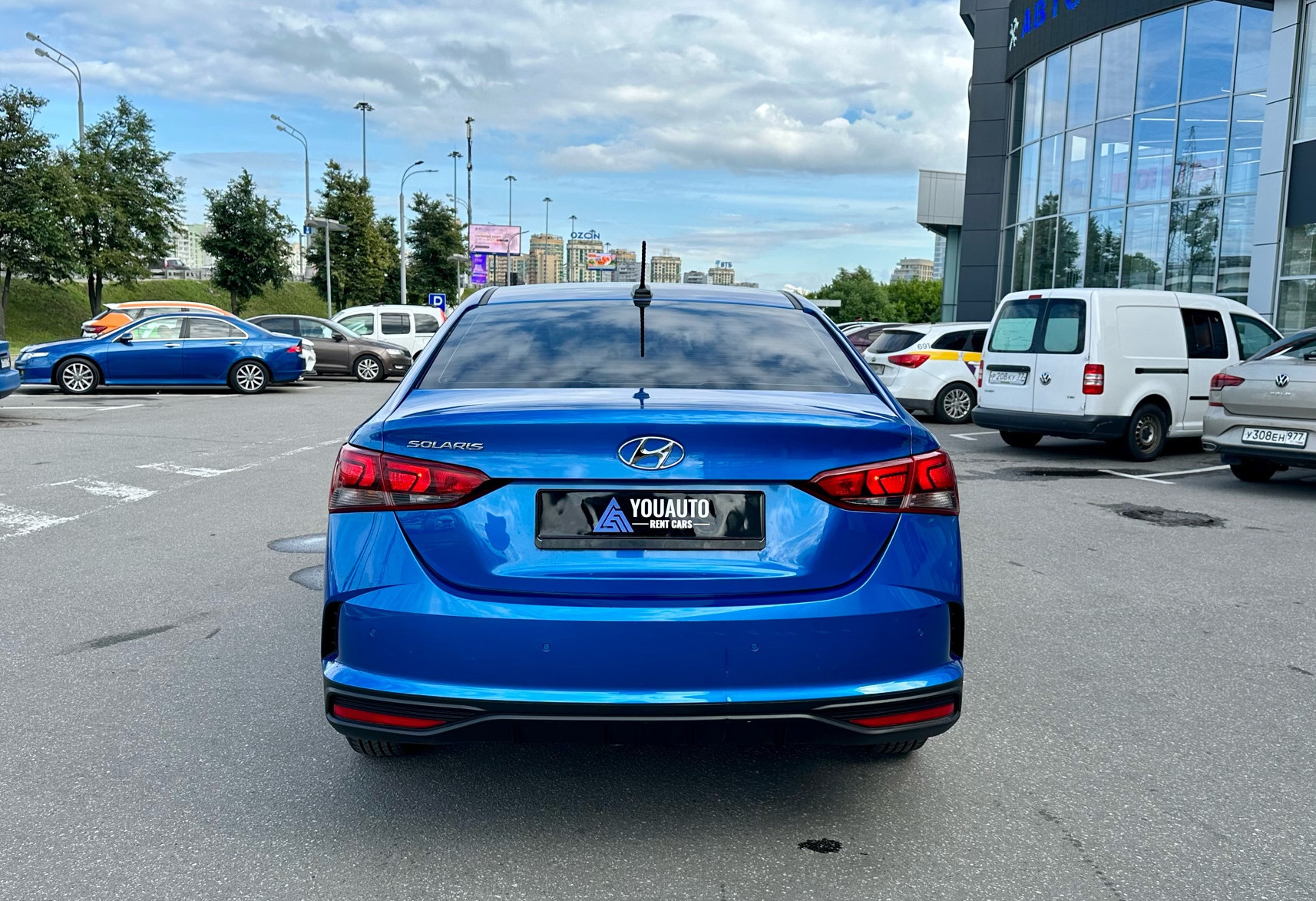 Аренда hyundai solaris эконом класса 2021 года в городе Москва от 2390 руб./сутки, передний привод, двигатель: бензин, объем 1.6 литров, каско (Мультидрайв), ОСАГО (Мультидрайв), без водителя, недорого, вид 5 - RentRide