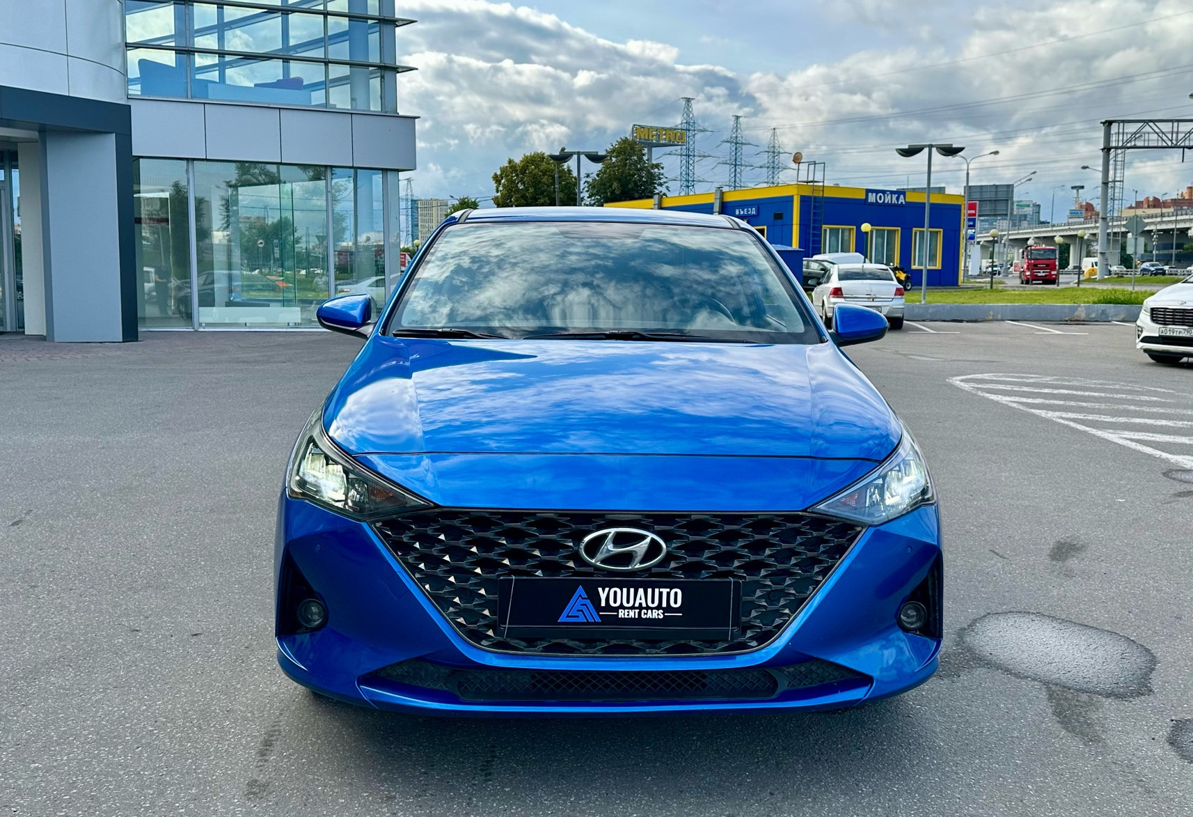 Аренда hyundai solaris эконом класса 2021 года в городе Москва от 2390 руб./сутки, передний привод, двигатель: бензин, объем 1.6 литров, каско (Мультидрайв), ОСАГО (Мультидрайв), без водителя, недорого, вид 2 - RentRide