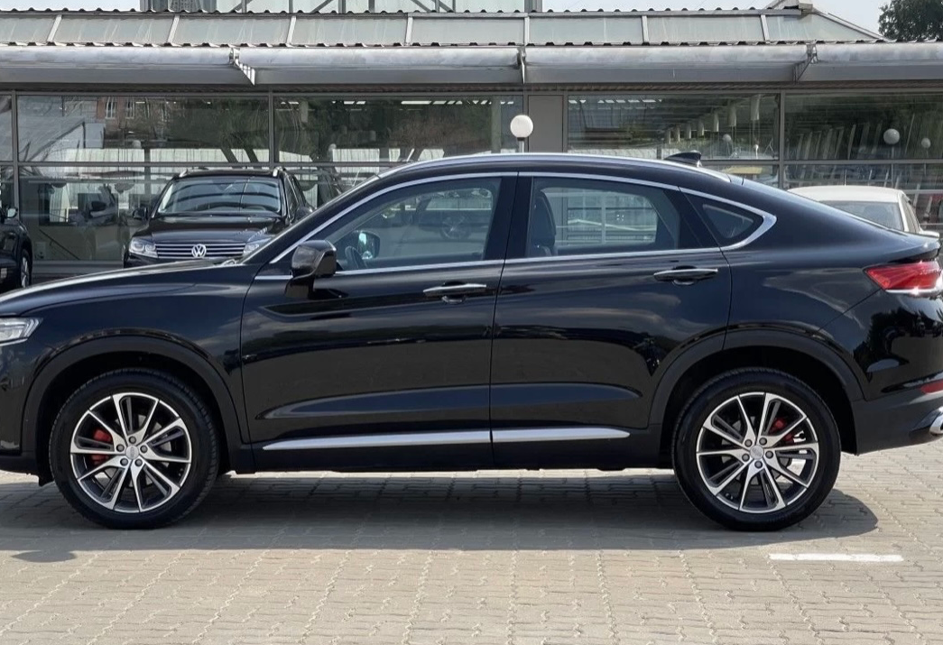 Аренда geely tugella бизнес класса 2021 года в городе Москва от 8000 руб./сутки, полный привод, двигатель: бензин, объем 2 литра, ОСАГО (Впишу в полис), без водителя, недорого, вид 3 - RentRide