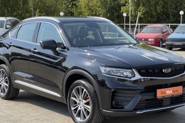 Прокат авто geely tugella бизнес класса 2021 года в городе Красноярск от 8000 руб./сутки, полный привод, двигатель: бензин, объем 2 литра, ОСАГО (Впишу в полис), без водителя, недорого - RentRide