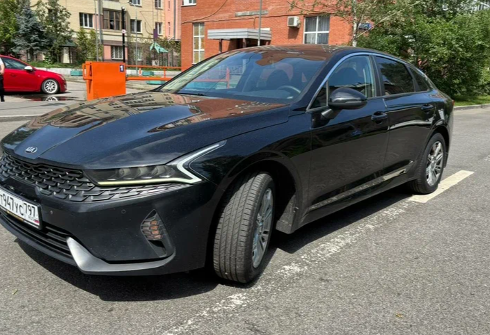 Аренда kia k5 комфорт класса 2021 года в городе Москва от 3900 руб./сутки, передний привод, двигатель: бензин, ОСАГО (Впишу в полис), без водителя, недорого - RentRide