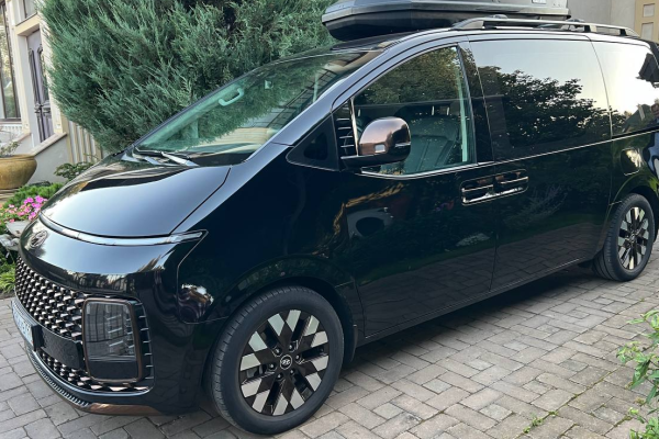 Прокат авто hyundai staria комфорт класса 2021 года в городе Москва Строгино от 12000 руб./сутки, передний привод, двигатель: дизель, объем 2.2 литра, каско (Мультидрайв), ОСАГО (Мультидрайв), без водителя, недорого - RentRide