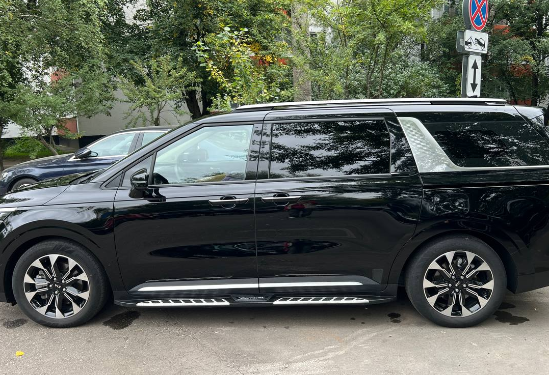 Аренда kia carnival комфорт класса 2021 года в городе Москва Строгино от 10000 руб./сутки, передний привод, двигатель: дизель, объем 2.2 литра, каско (Мультидрайв), ОСАГО (Мультидрайв), без водителя, недорого, вид 3 - RentRide