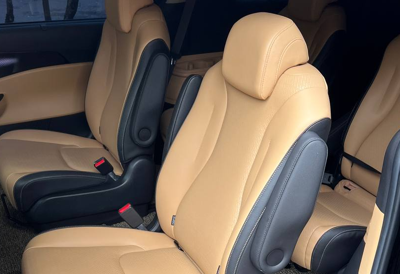 Аренда kia carnival комфорт класса 2021 года в городе Москва Строгино от 10000 руб./сутки, передний привод, двигатель: дизель, объем 2.2 литра, каско (Мультидрайв), ОСАГО (Мультидрайв), без водителя, недорого, вид 5 - RentRide