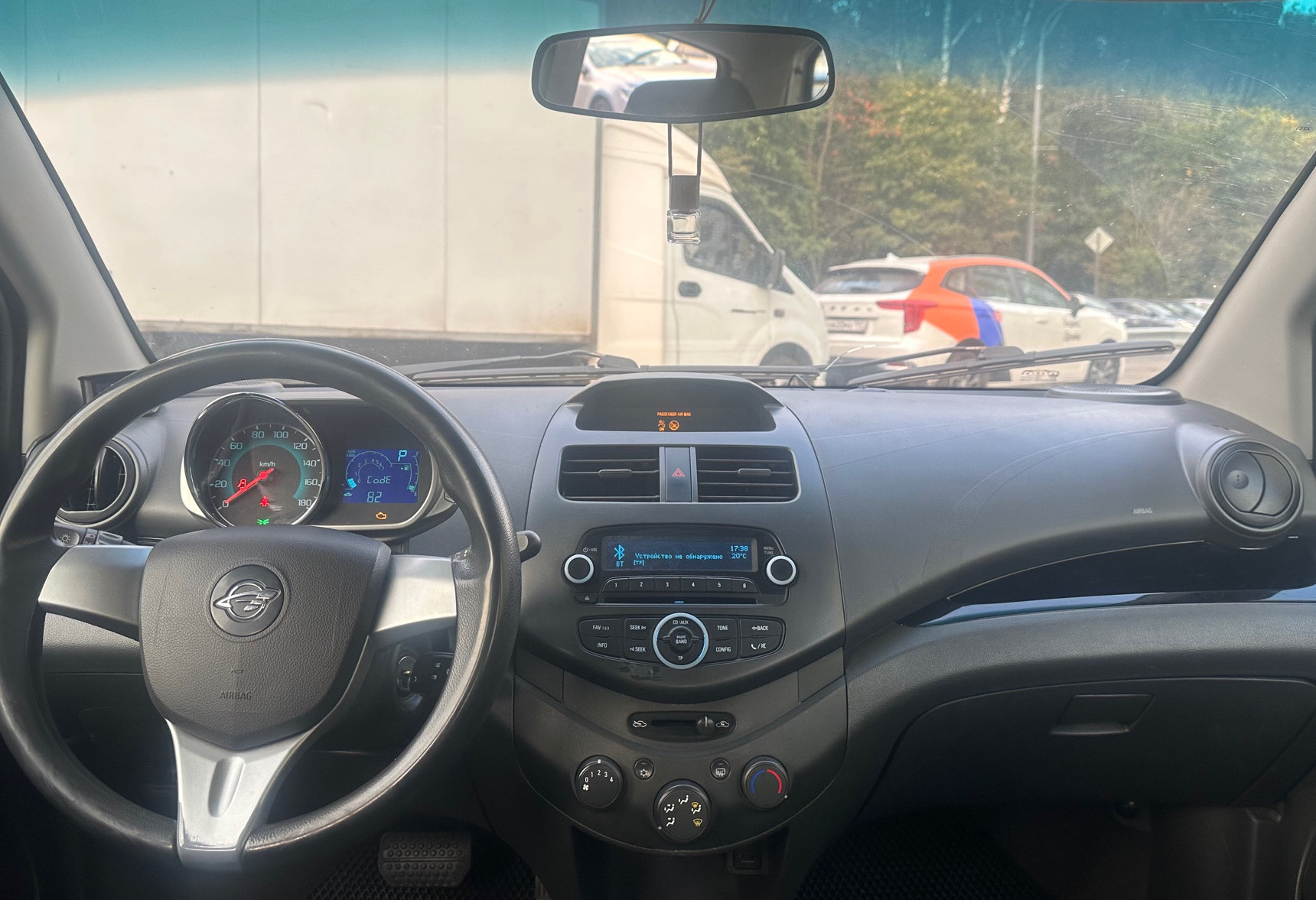 Аренда ravon r2 эконом класса 2017 года в городе Москва Сходненская от 2000 руб./сутки, передний привод, двигатель: бензин, объем 1.2 литра, ОСАГО (Впишу в полис), без водителя, недорого, вид 5 - RentRide