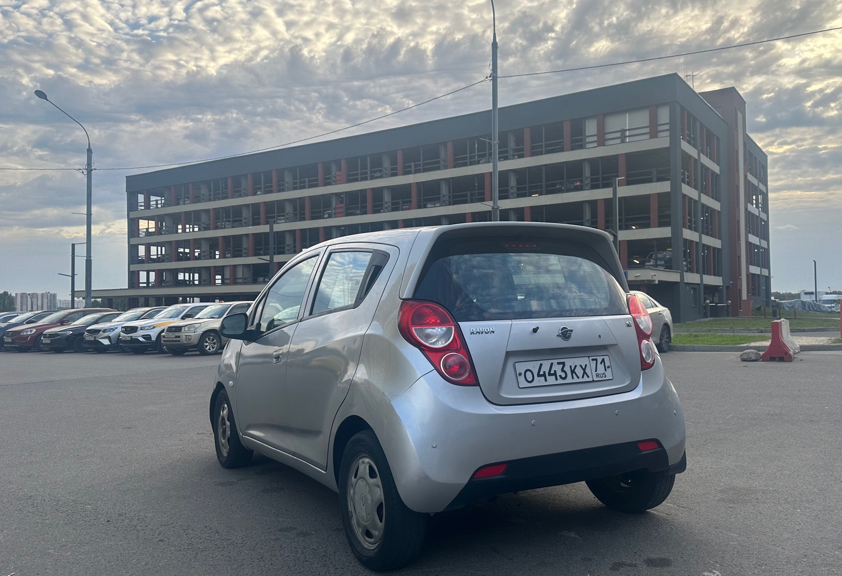 Аренда ravon r2 эконом класса 2017 года в городе Москва Сходненская от 2000 руб./сутки, передний привод, двигатель: бензин, объем 1.2 литра, ОСАГО (Впишу в полис), без водителя, недорого, вид 4 - RentRide